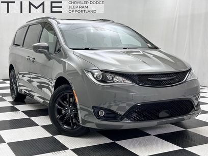 Used 2020 Chrysler Pacifica Touring-L w/ Advanced Safetytec Group