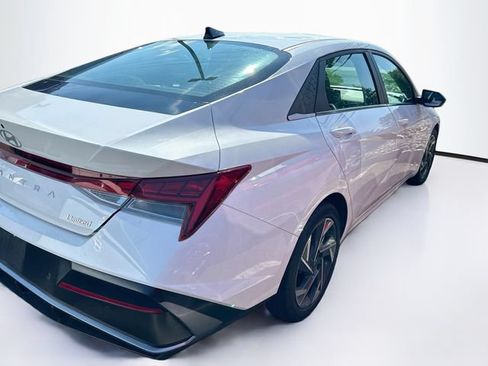 Used 2024 Hyundai Elantra Limited FWD image 5