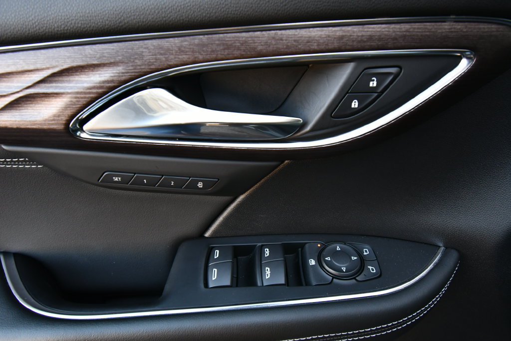 Used 2023 Buick Envision Avenir AWD/4WD image 16