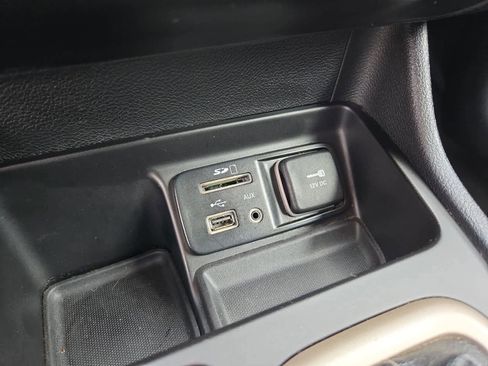 Used 2017 Jeep Cherokee Latitude image 28