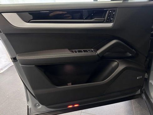 Used 2024 Porsche Cayenne Coupe image 12