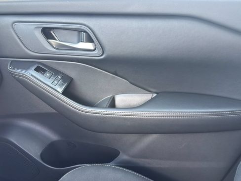 Used 2025 Nissan Rogue SV FWD image 24