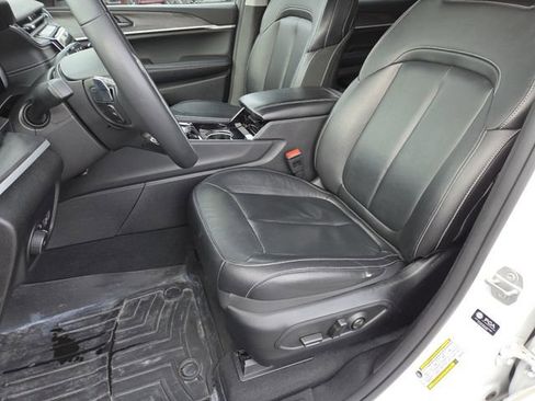 Used 2023 Jeep Grand Cherokee L Limited image 33