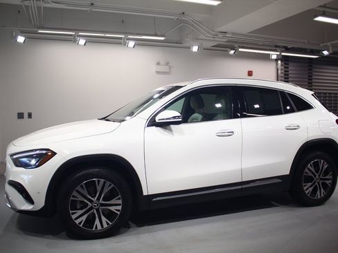 Used 2025 Mercedes-Benz GLA 250 4MATIC image 13