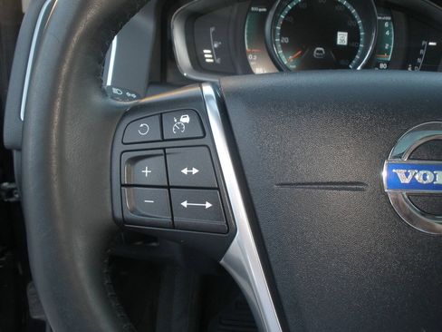 Used 2016 Volvo XC60 T6 Platinum w/ Protection Package AWD/4WD image 39