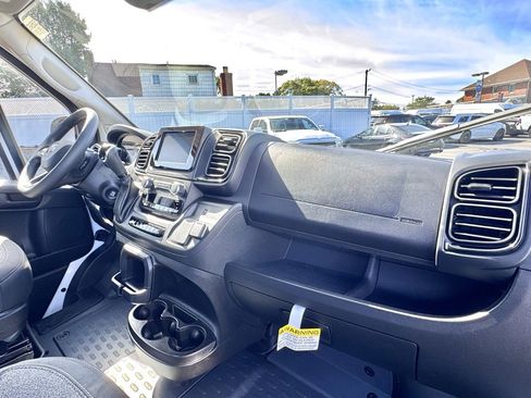 Used 2025 RAM ProMaster 2500 w/ Storage Group image 18