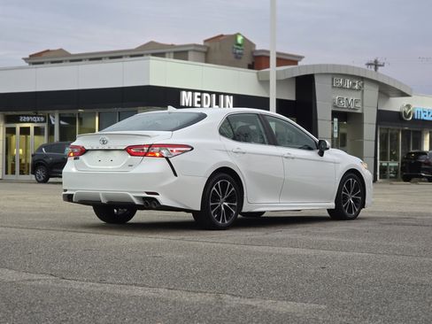 Used 2020 Toyota Camry SE image 7