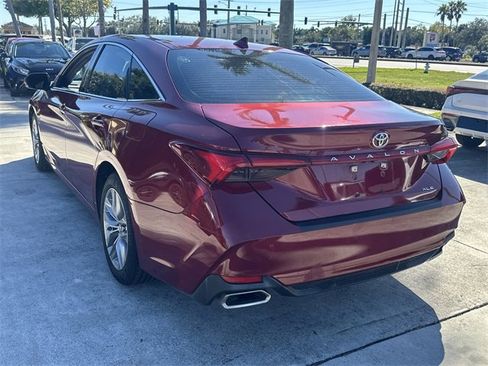 Used 2019 Toyota Avalon XLE image 15