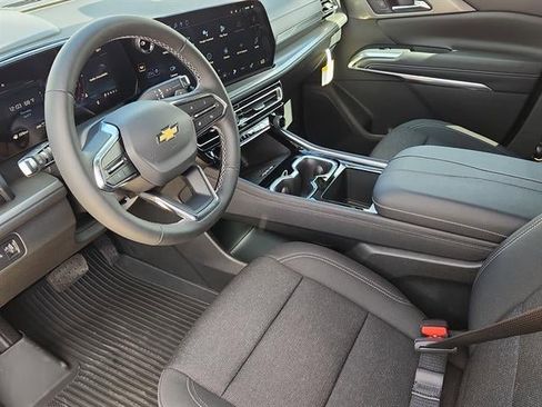 New 2026 Chevrolet Traverse LT w/ Driver Confidence Package AWD/4WD image 7