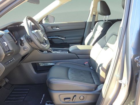 New 2026 Nissan Pathfinder Platinum w/ Cargo Package image 11