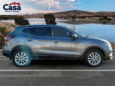 Used 2021 Nissan Rogue Sport S image 2