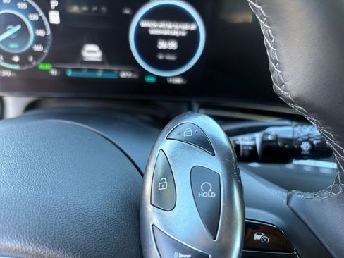 Used 2025 Hyundai Elantra Limited image 25