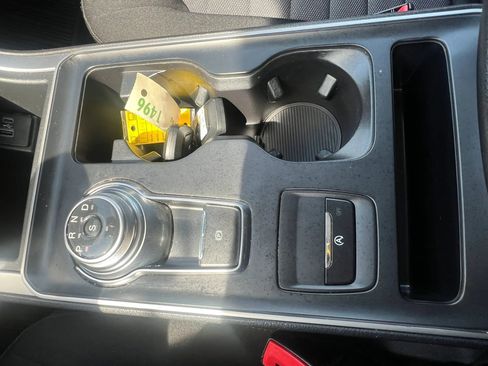 Used 2023 Ford Edge SE image 25