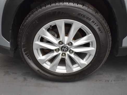 Used 2022 Toyota Corolla Cross LE image 16