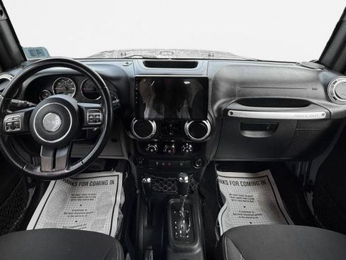 Used 2016 Jeep Wrangler Unlimited Sahara w/ Connectivity Group AWD/4WD image 16