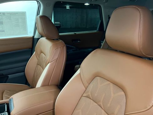 New 2026 Nissan Pathfinder Platinum image 16