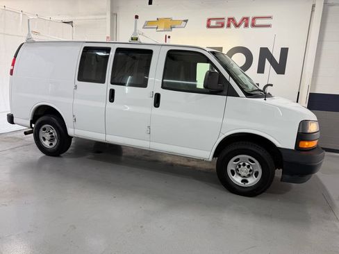 Used 2022 Chevrolet Express 2500 w/ Driver Convenience Package RWD image 2