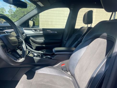 Used 2022 Jeep Grand Cherokee L Laredo RWD image 12