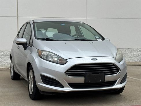 Used 2015 Ford Fiesta SE image 4