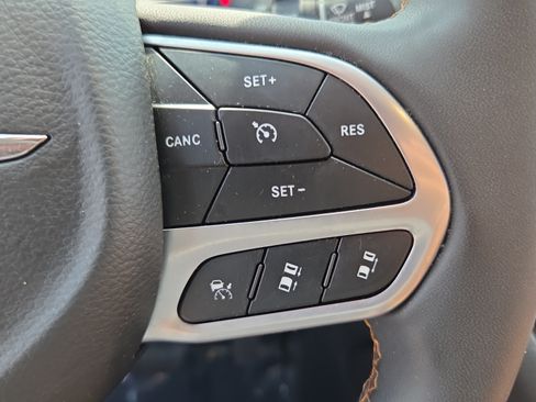 Used 2022 Chrysler Pacifica Pinnacle FWD image 26