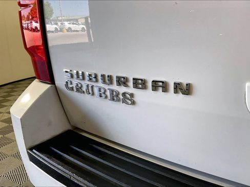 Used 2014 Chevrolet Suburban LT RWD image 38