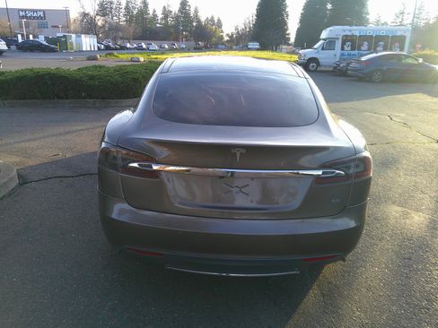 Used 2015 Tesla Model S 85 RWD image 5