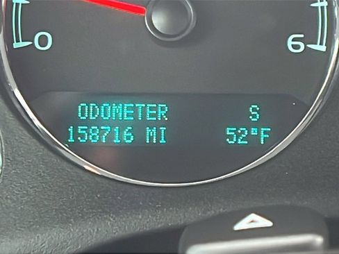 Used 2014 Chevrolet Suburban LS image 28