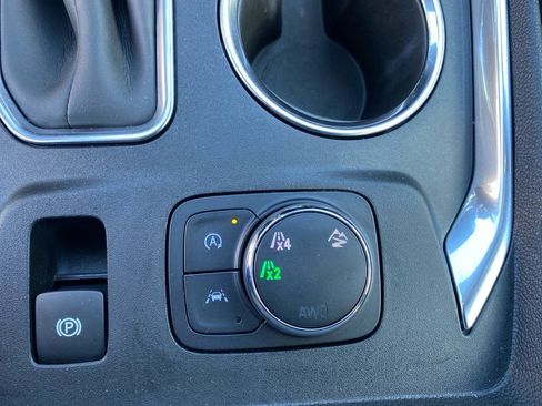 Used 2022 Chevrolet Traverse LT image 13