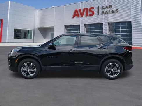 Used 2025 Chevrolet Blazer LT FWD image 2
