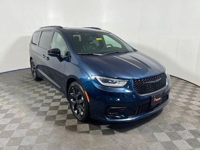 Used 2025 Chrysler Pacifica Limited