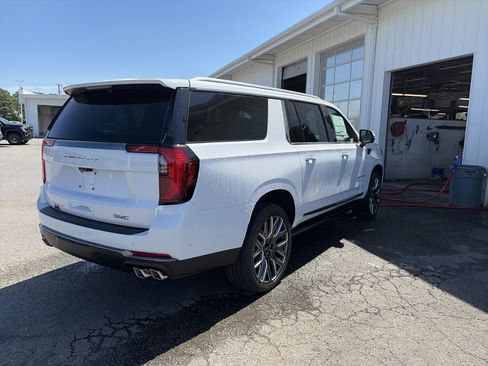New 2026 GMC Yukon XL Denali Ultimate w/ LPO, Floor Liner Package AWD/4WD image 11