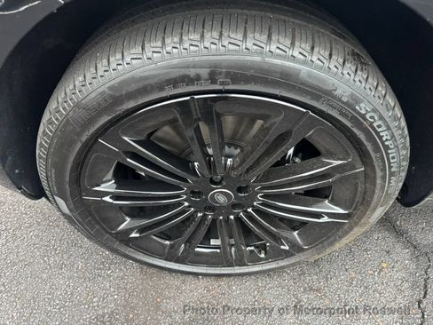 Used 2025 Land Rover Range Rover Long Wheelbase Autobiography AWD/4WD image 8