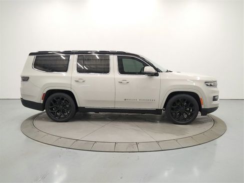 Used 2022 Jeep Grand Wagoneer Series III w/ Rear Seat Video Group 1 image 8