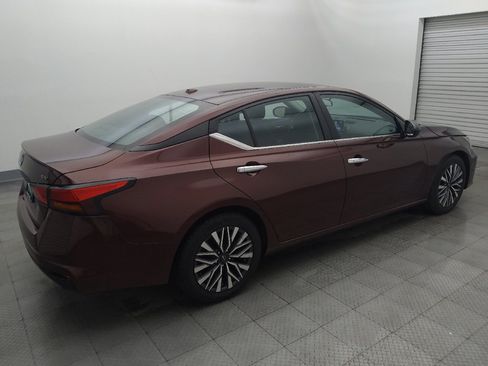 Used 2024 Nissan Altima 2.5 SV FWD image 10