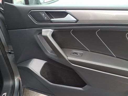 Used 2022 Volkswagen Tiguan SE R-Line image 28