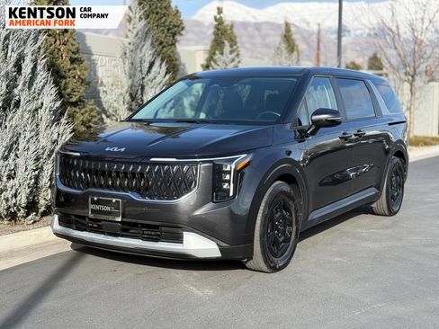 Used 2025 Kia Carnival image 3