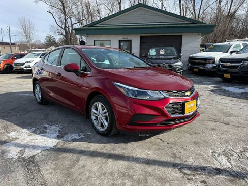 Used 2017 Chevrolet Cruze LT image 7