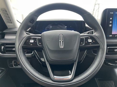 Used 2025 Lincoln Aviator AWD image 32
