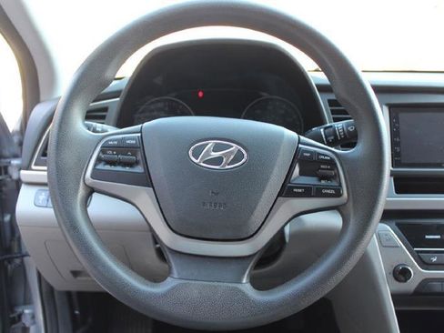 Used 2017 Hyundai Elantra SE FWD image 15