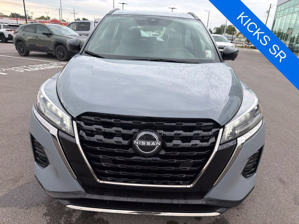 Used 2023 Nissan Kicks SR w/ SR Premium Package FWD image 2