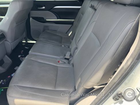 Used 2017 Toyota Highlander XLE FWD image 11