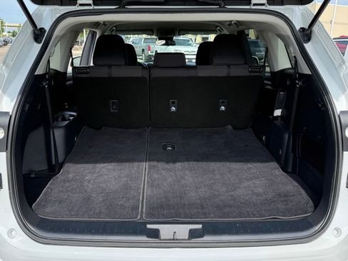 Used 2022 Toyota Highlander L FWD image 28