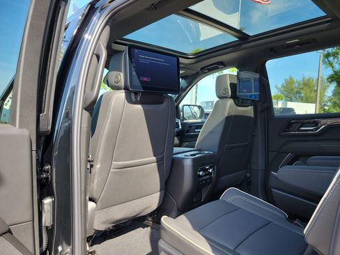 Used 2026 GMC Yukon XL Elevation w/ Elevation Premium Package RWD image 16