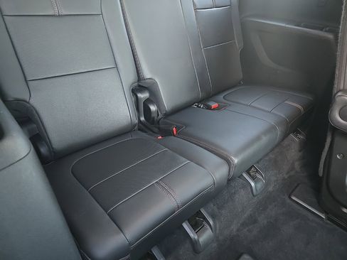 Used 2022 Chevrolet Traverse RS image 87