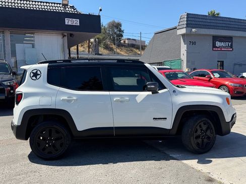 Used 2017 Jeep Renegade Trailhawk AWD/4WD image 10