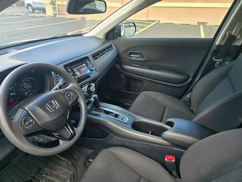 Used 2016 Honda HR-V LX image 17