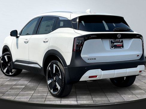 New 2025 Nissan Kicks SR image 3