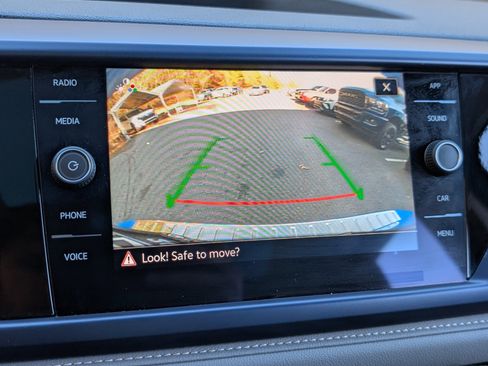 Used 2024 Volkswagen Taos SE w/ Panoramic Sunroof Package image 27