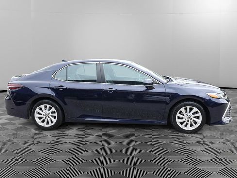 Used 2022 Toyota Camry LE FWD image 7