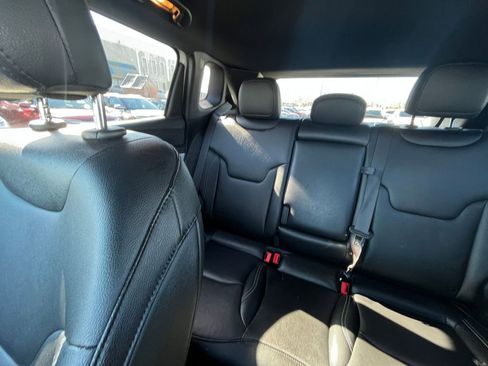 Used 2025 Jeep Compass Limited image 40